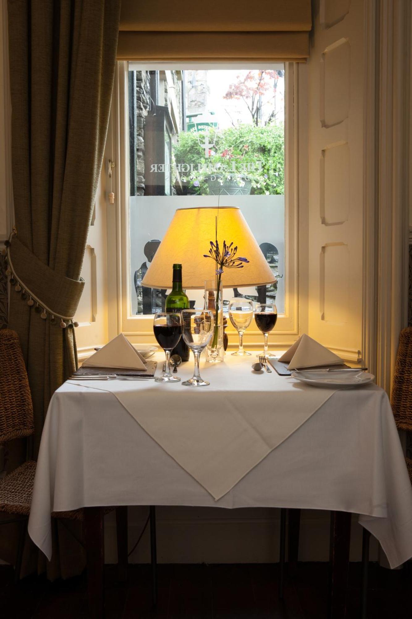 ווינדרמר The Lamplighter Dining ~ Rooms מראה חיצוני תמונה